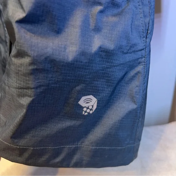 Mountain Hardware 3/4 rain jacket in super condition!!!! - Picture 12 of 15